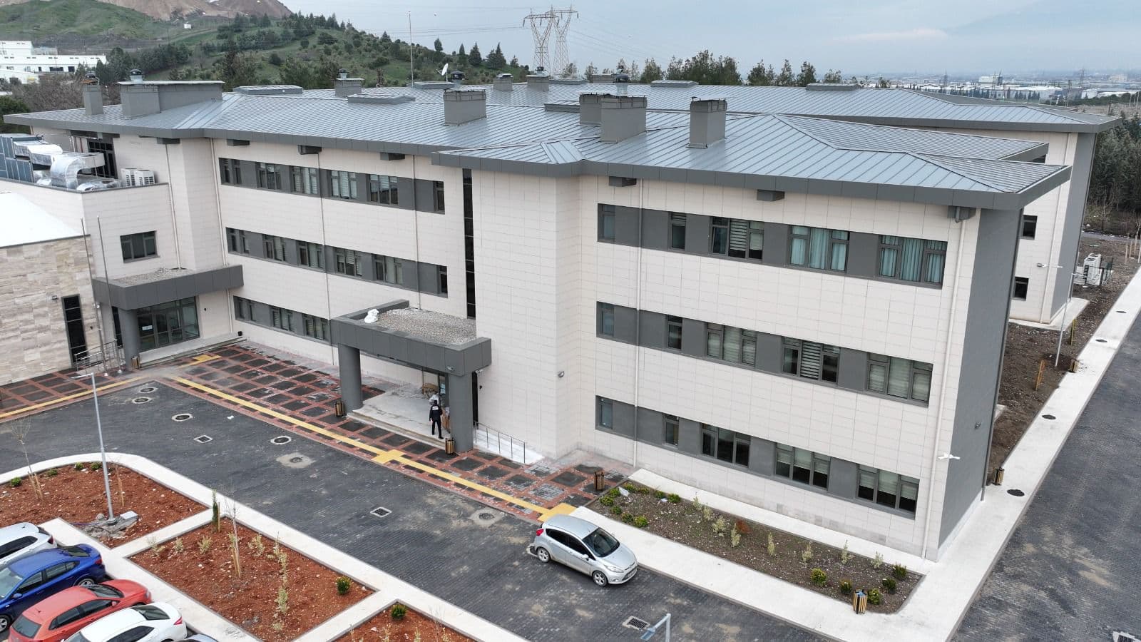 İstiklal Üniversitesi Merkezi Derslik Binası Tamamlandı — 3. görsel