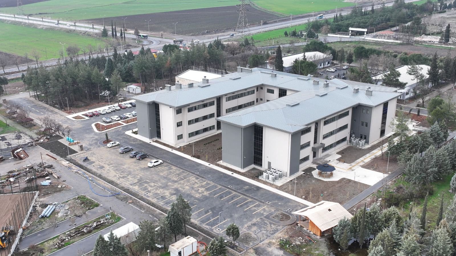 İstiklal Üniversitesi Merkezi Derslik Binası Tamamlandı — 4. görsel