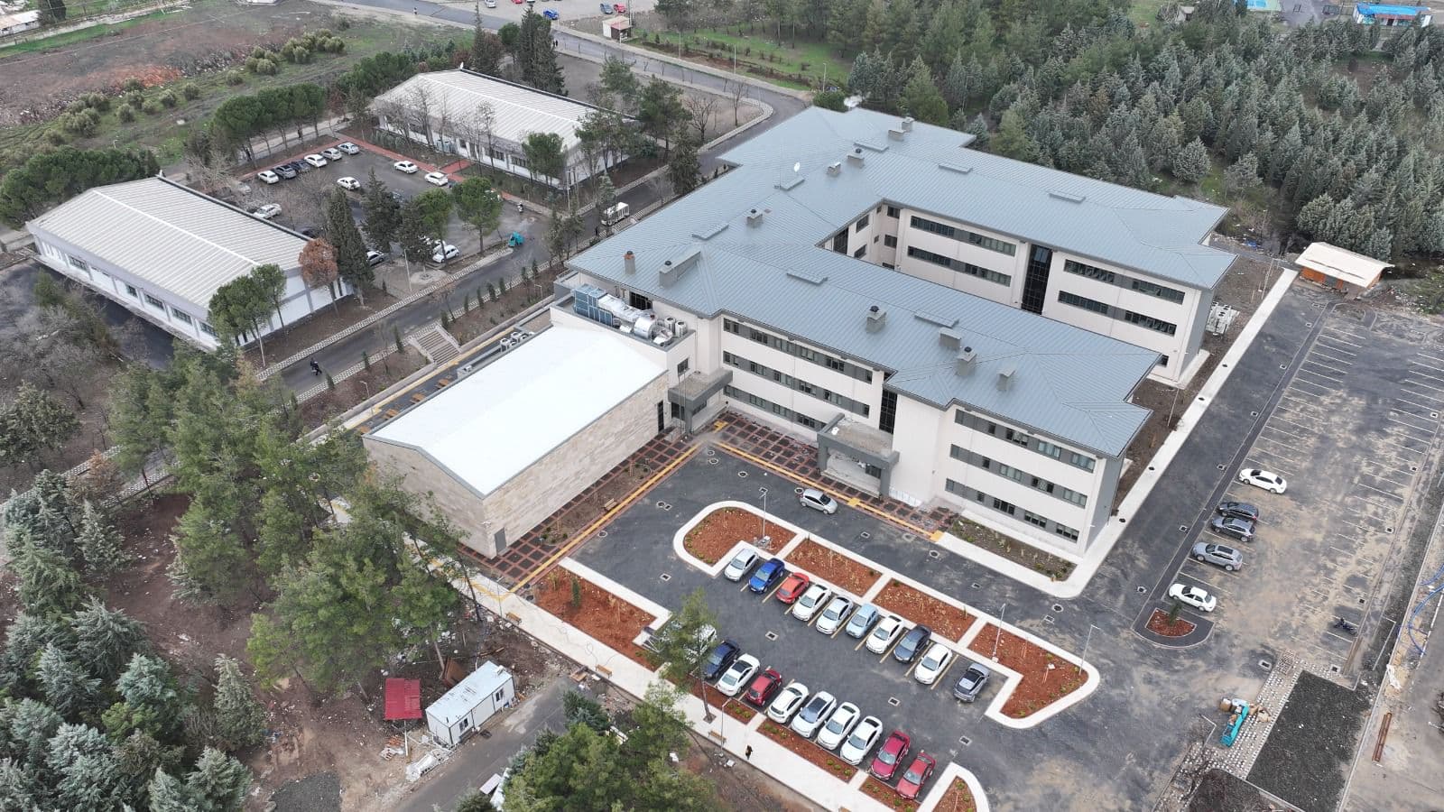 İstiklal Üniversitesi Merkezi Derslik Binası Tamamlandı — 6. görsel